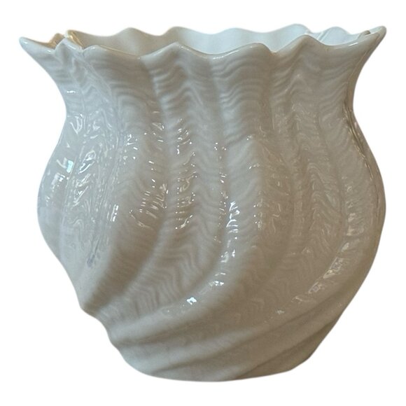 Belleek Ireland Carlingford Cache Pot Fine Parian China - Picture 3 of 10